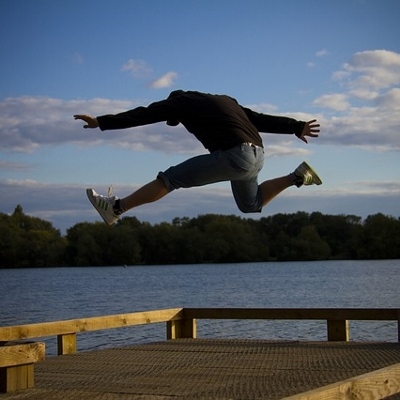 man running jumping (400x400)