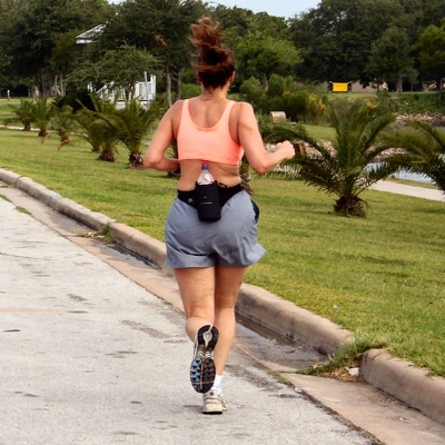 woman running (400x400)