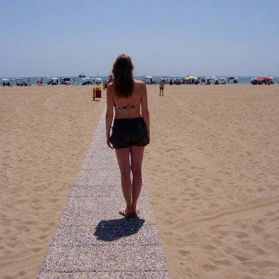 woman at beach (400x400)