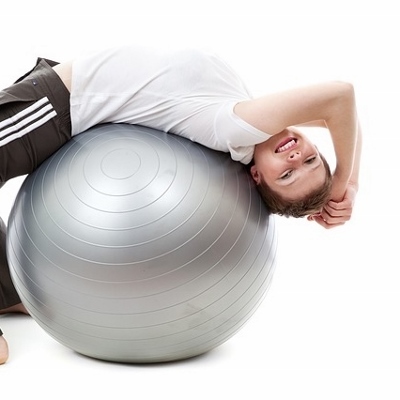 woman ball crunches (400x400)