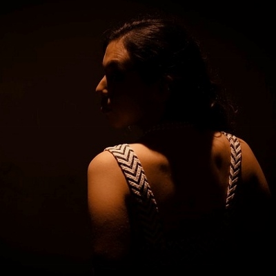 woman back (400x400)